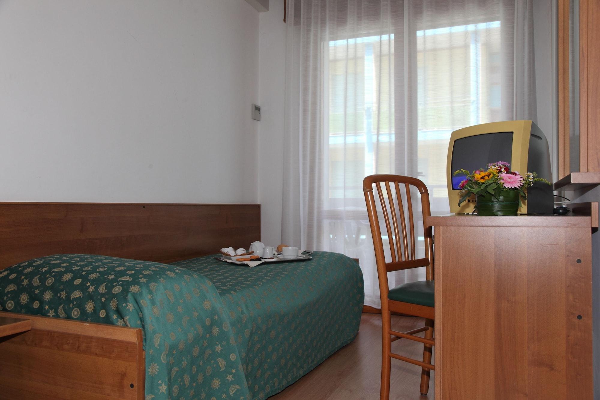 Hotel Bettina Lido di Jesolo Exterior photo