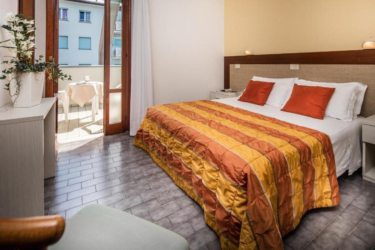 Hotel Bettina Lido di Jesolo Exterior photo