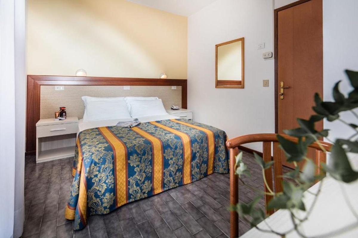 Hotel Bettina Lido di Jesolo Exterior photo