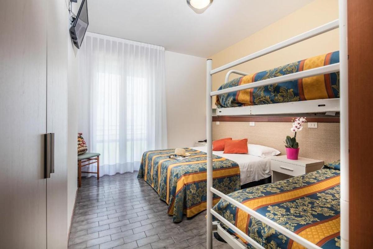 Hotel Bettina Lido di Jesolo Exterior photo