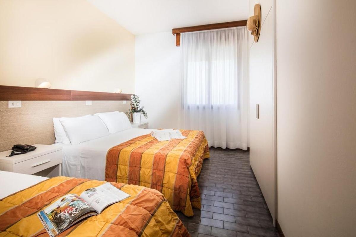 Hotel Bettina Lido di Jesolo Exterior photo