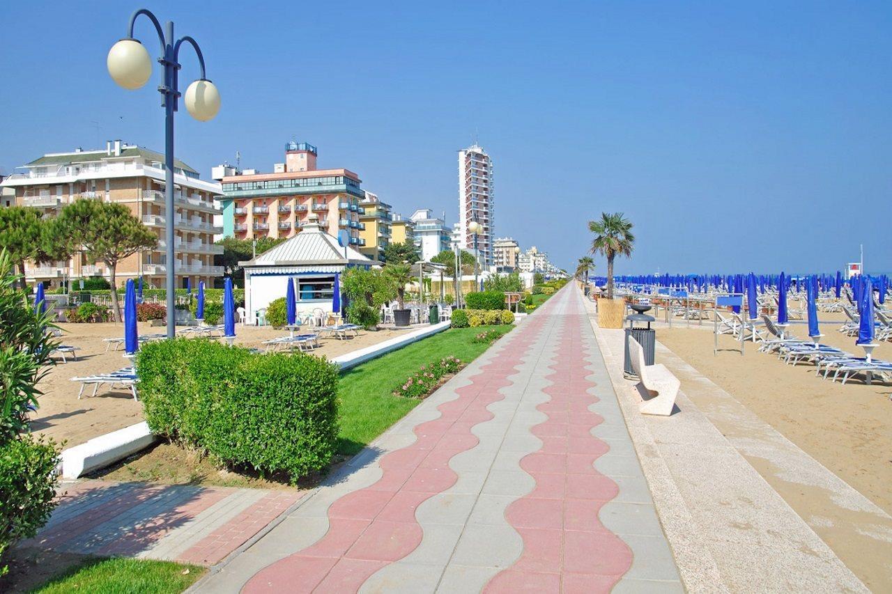 Hotel Bettina Lido di Jesolo Exterior photo