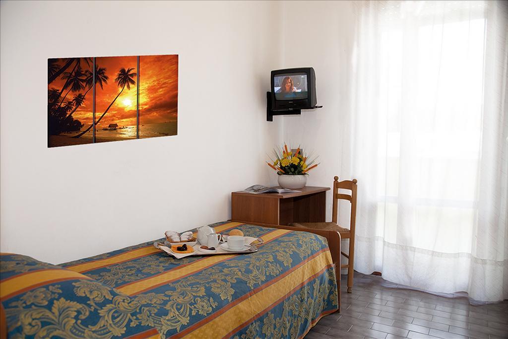 Hotel Bettina Lido di Jesolo Exterior photo