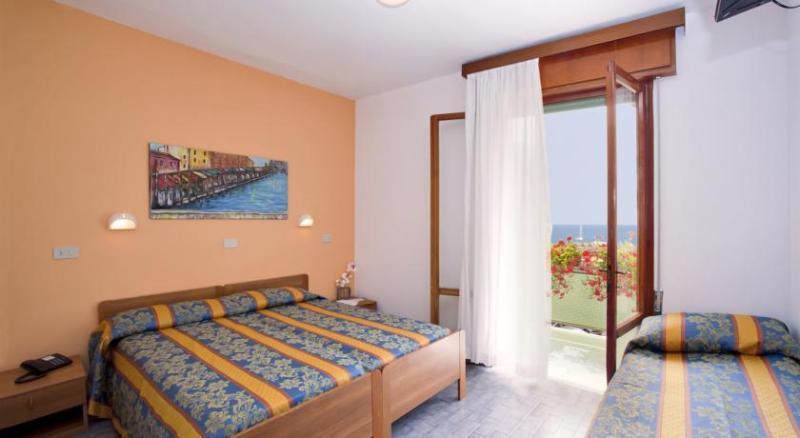 Hotel Bettina Lido di Jesolo Exterior photo